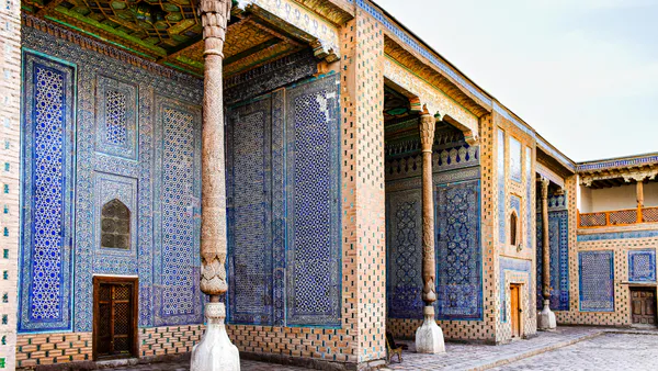Namangan Viloyati Madaniy Hayotida Ziyolilar Va Kutubxonalarning O’rni: Sovet Va Mustaqillik Davrlarida Shakllanish, Statistik Tahlil Va Rivojlanish Tendentsiyalari