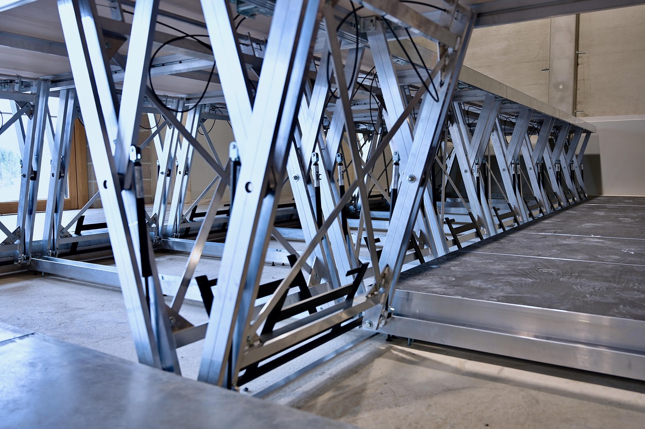 A Study of Different Modes’ Synergy from the Perspective of Multimodal Discourse: Taking Apple Product Launch Conferences as an Example