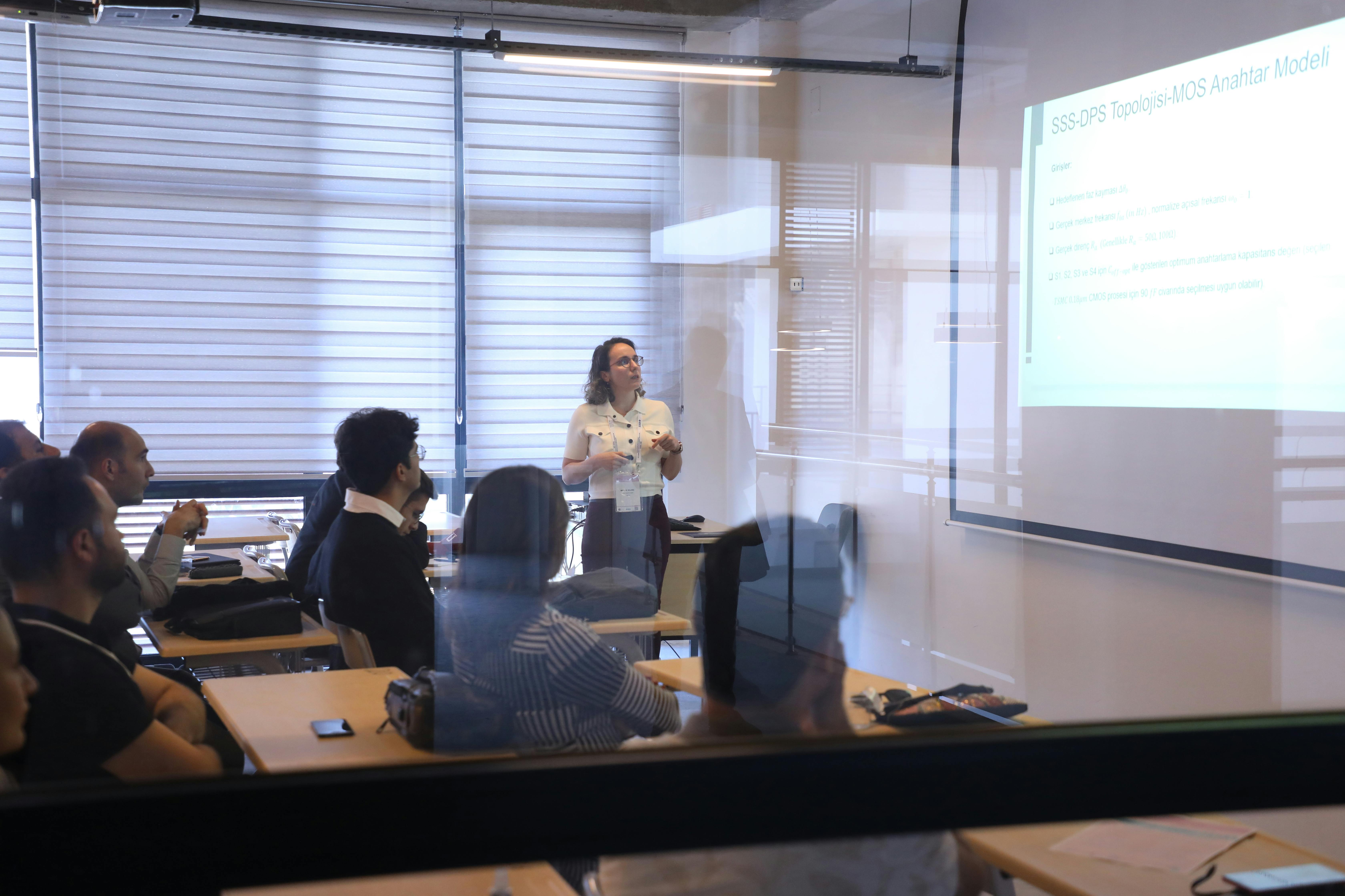 Employability and Professional Profile by Skills in a Period of Changes in the Labor Market