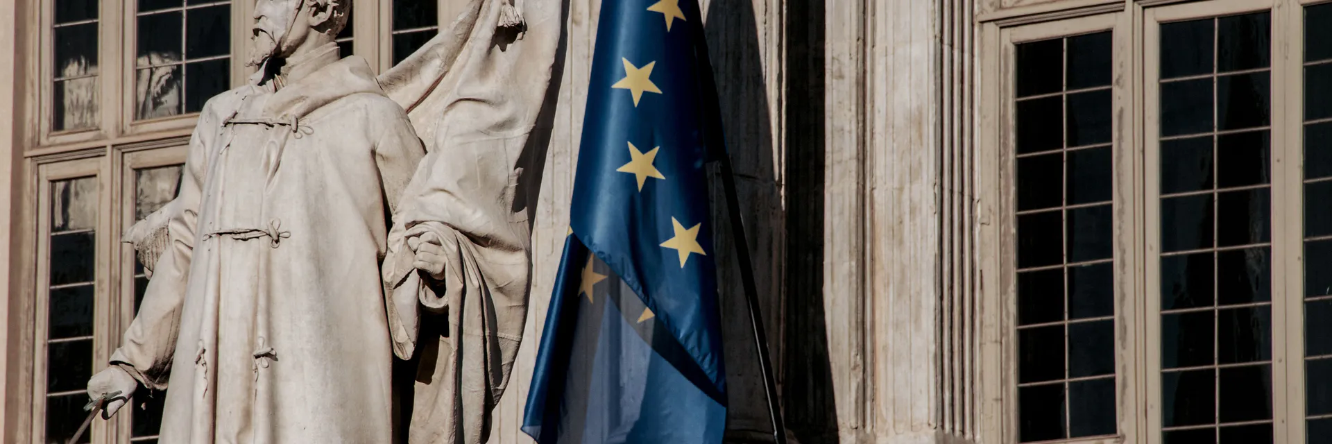 Some Questions of the Introduction of Euro in Hungary Banner