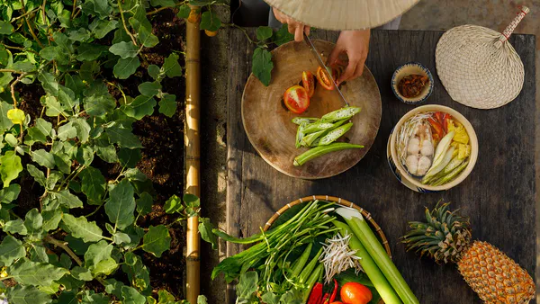 From Recipe to Being: Philosophical Intertextuality in Rosario Castellanoss Cooking Lessons