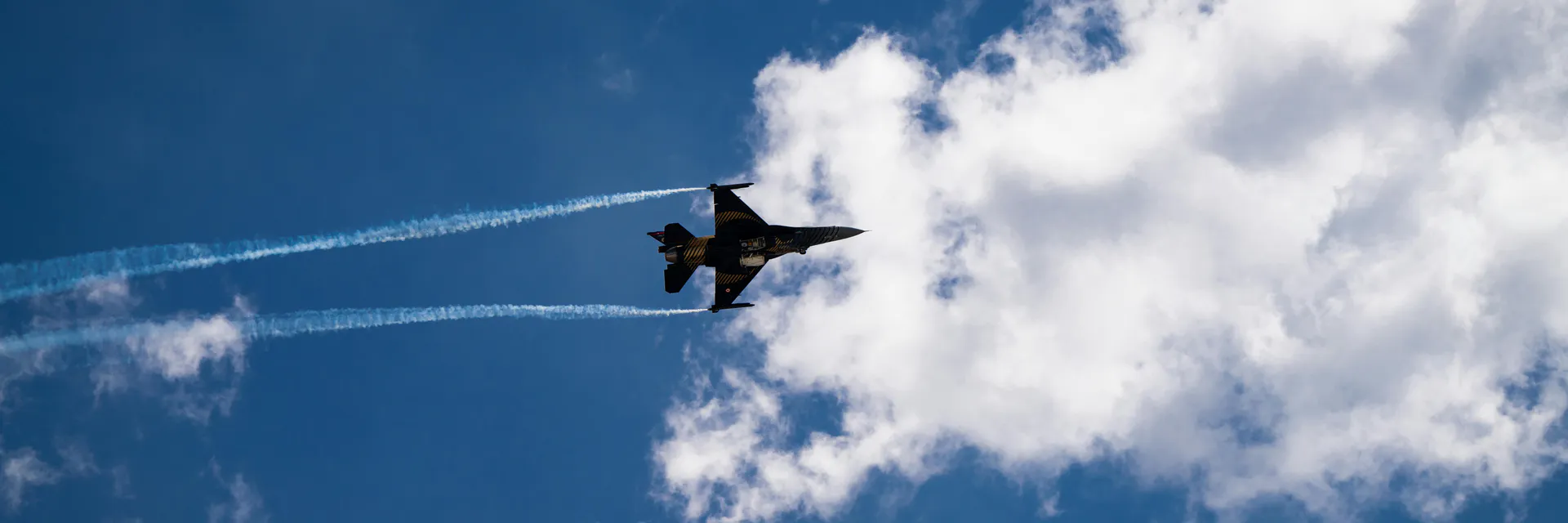 Air Crash And Pressure Banner
