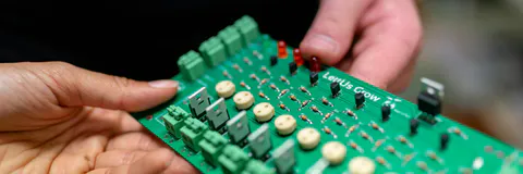 Pulse Resonance Active-Power Amplifier. Offer and Justification of Workability