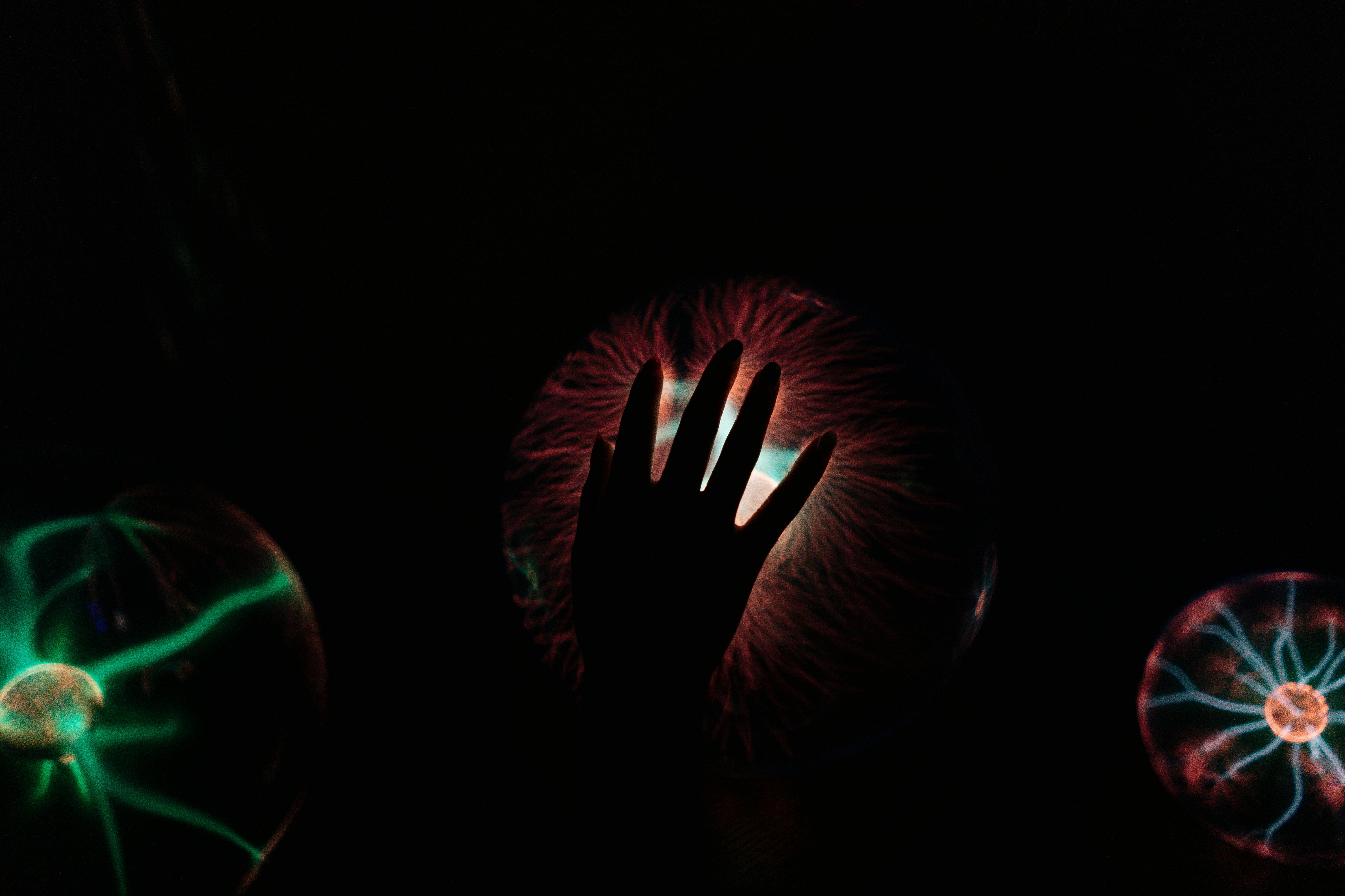 Planetary Evolution and the Asymmetric Arrows of Space-Time in the Self-Organization of the Anthropocene