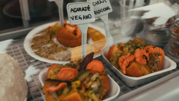 From the Movies to Chicken Rice: Narration no Utopias