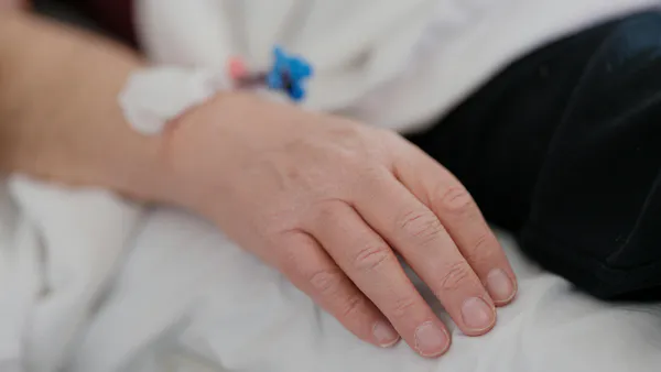 Pyridoxine Toxicity in Pediatric Patient with ESRD on Peritoneal Dialysis. Case Report