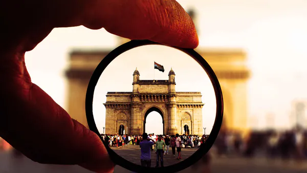 Conflict and Reconciliation of Binary Opposition in a Passage to India and a Passage to England