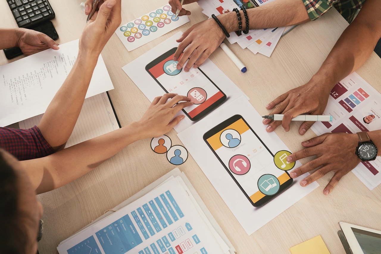 Beyond Screens: Crafting Effective Digital Transformation Strategies for Optimal Customer Satisfaction