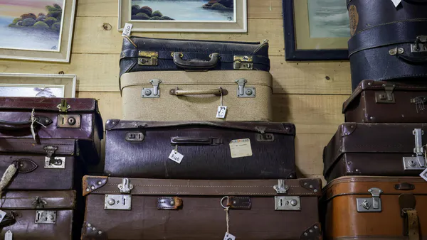 Le Voyage Des Personnages Principaux Comme Symbole D’une Quête El Viaje De Los Personajes Principales Como Símbolo De Una Búsqueda