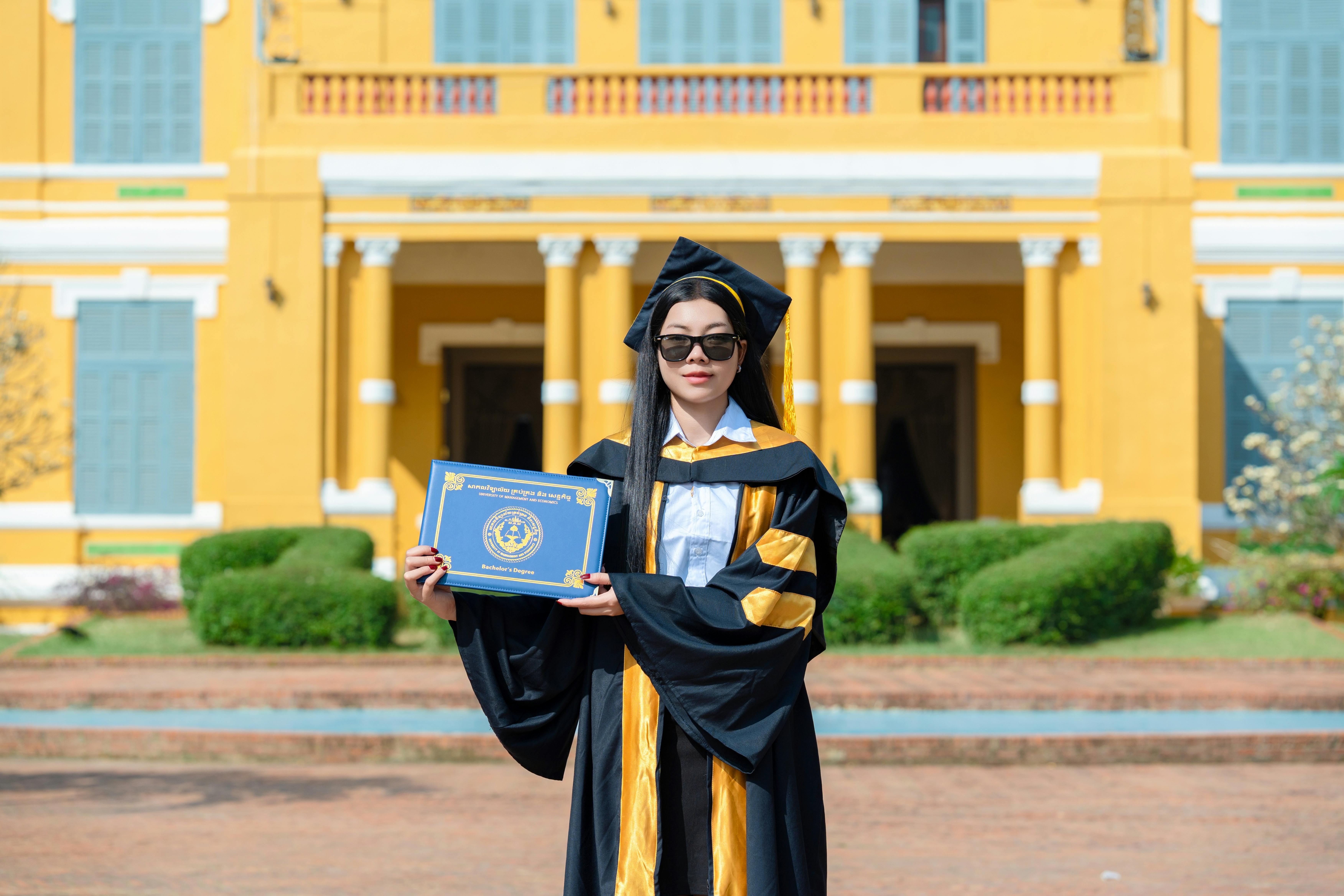 Working Mothers in Amphitheaters: A Mixed-method Projective Analysis on Case-peculiarity & Academic Yield