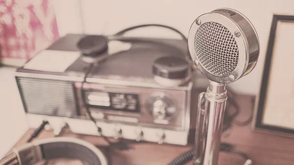 Radio Journalistic Genres in Polish Radio Stations: A Case Study of the New York Metropolis