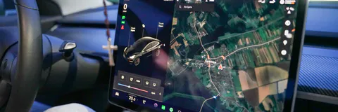 Automatic Identification of Driving Maneuver Patterns using a Robust Hidden Semi-Markov Models