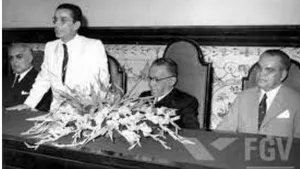 Initial and Continuing Principals Training in Brazil: a historical perspective