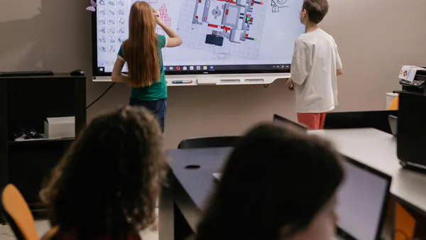 The Role of Online Dictionaries in EFL Learning within a Digitally Transformed Educational Context