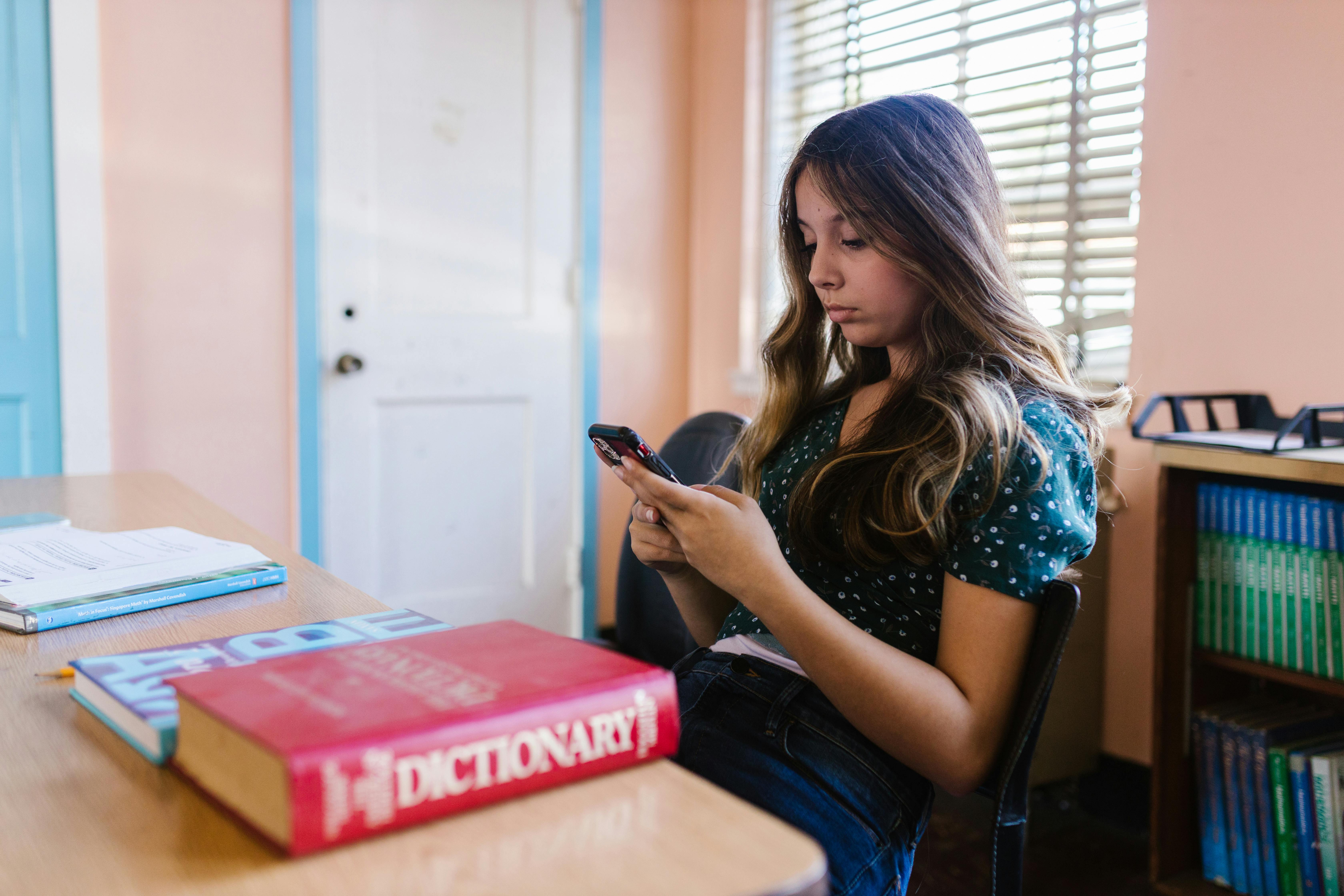 The Role of Online Dictionaries in EFL Learning within a Digitally Transformed Educational Context Banner