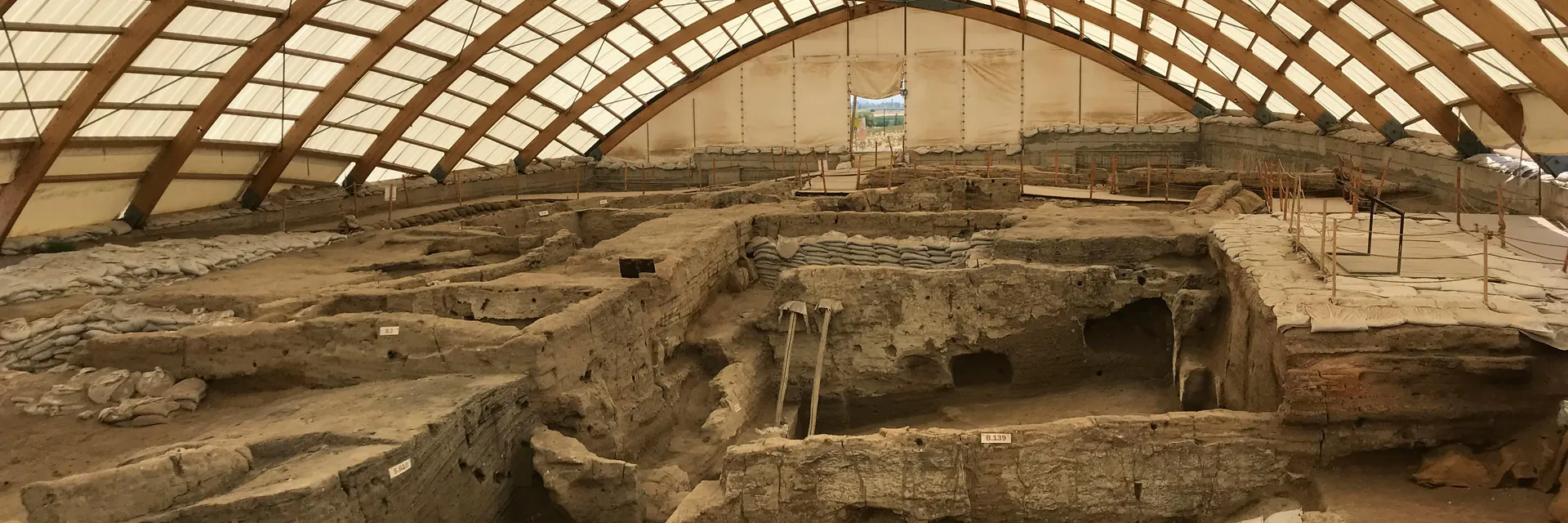 Deliberate Closure of Constructed Spaces: An Anthropological Analysis of Backfilling and Sealing in the Ravne Tunnel System (Bosnia and Herzegovina) and Göbekli Tepe (Turkey) Banner