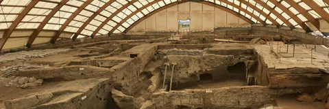 Deliberate Closure of Constructed Spaces: An Anthropological Analysis of Backfilling and Sealing in the Ravne Tunnel System (Bosnia and Herzegovina) and Göbekli Tepe (Turkey)