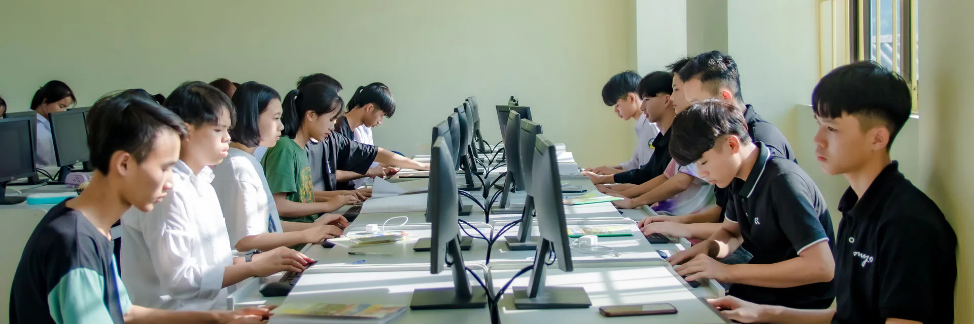 The Role of Artificial Intelligence in Enhancing Communication Competence and Digital Literacy: A Qualitative Study of University Students in Bangladesh Banner