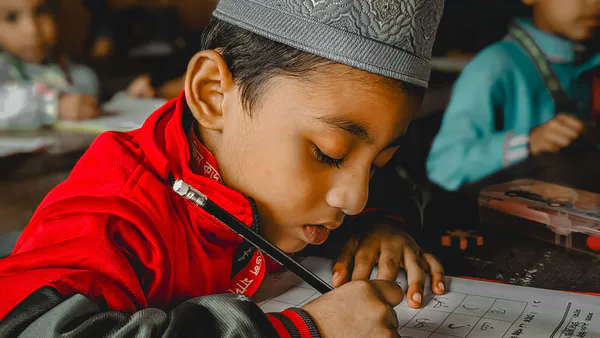 The Role of Artificial Intelligence in Enhancing Communication Competence and Digital Literacy: A Qualitative Study of University Students in Bangladesh
