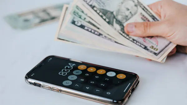 Les Technologies De L Information Et De La Communication (TIC) Promeuvent-Elles L Inclusion Financiere En Afrique Sub-Saharienne ? Do Information And Communication Technologies (ICTs) Promote Financial Inclusion In Sub-Saharan Africa?