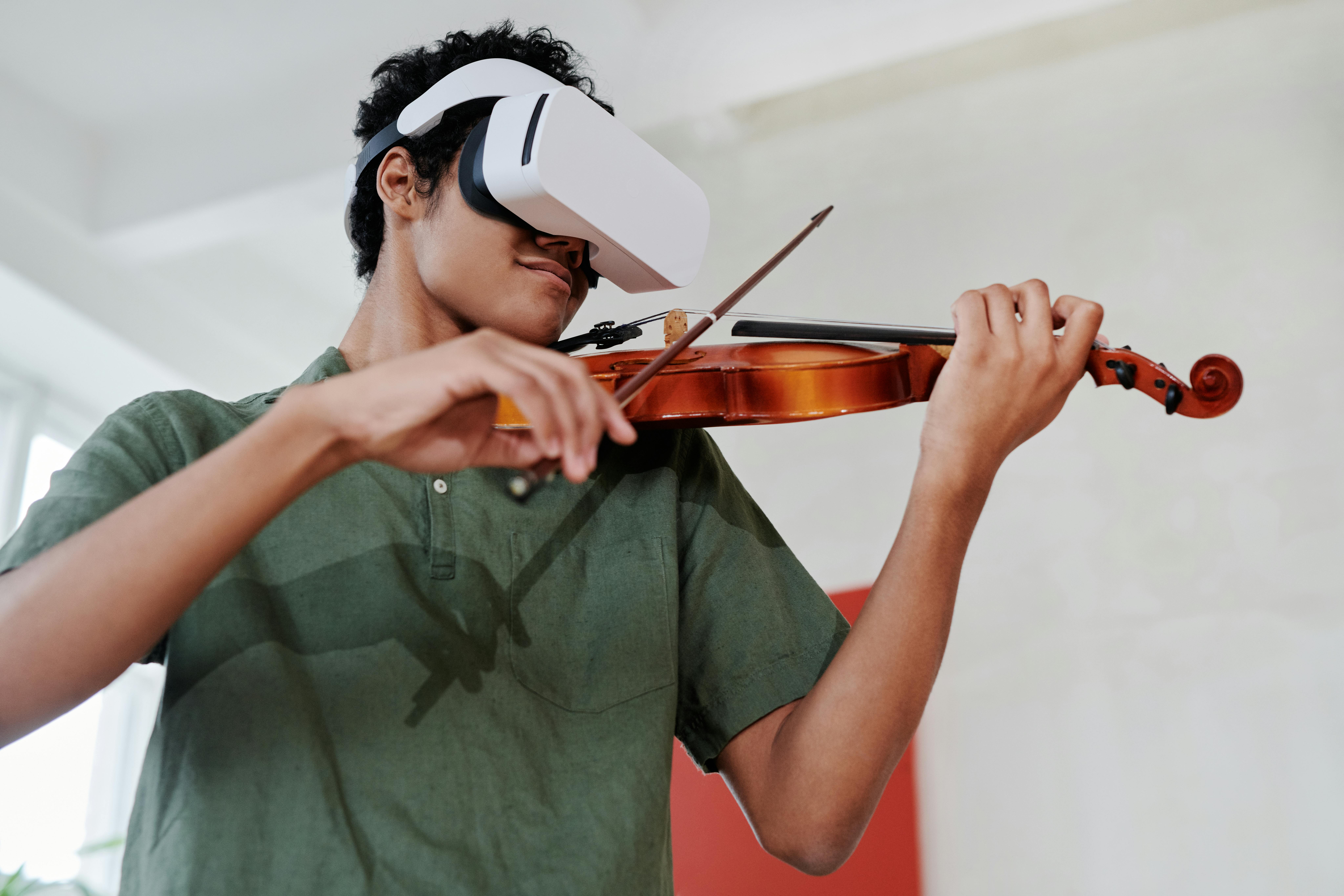 Fusion Reactor, Having Several Chambers For Synthesis, Operating By Turns