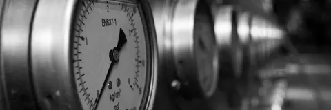 Real-Time Gas Flow Leakage Detection: A Machine Learning Approach to Sensitivity and Uncertainty Analysis