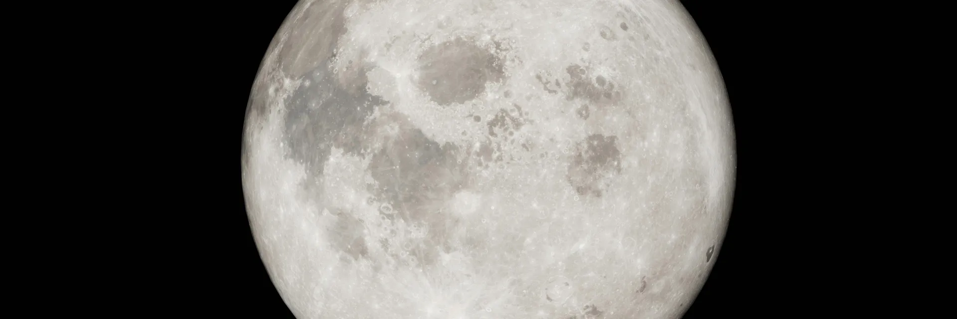 Gravitating Sphere in Near-Earth Space and Her Rotation Banner