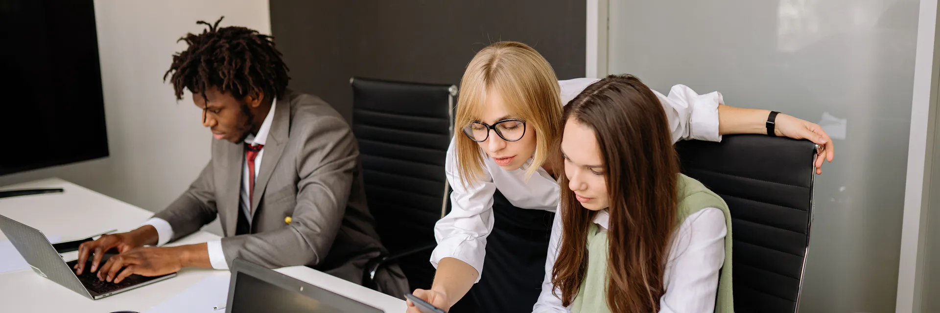 Do Employee Incentives Foster Innovation in Organization? Banner