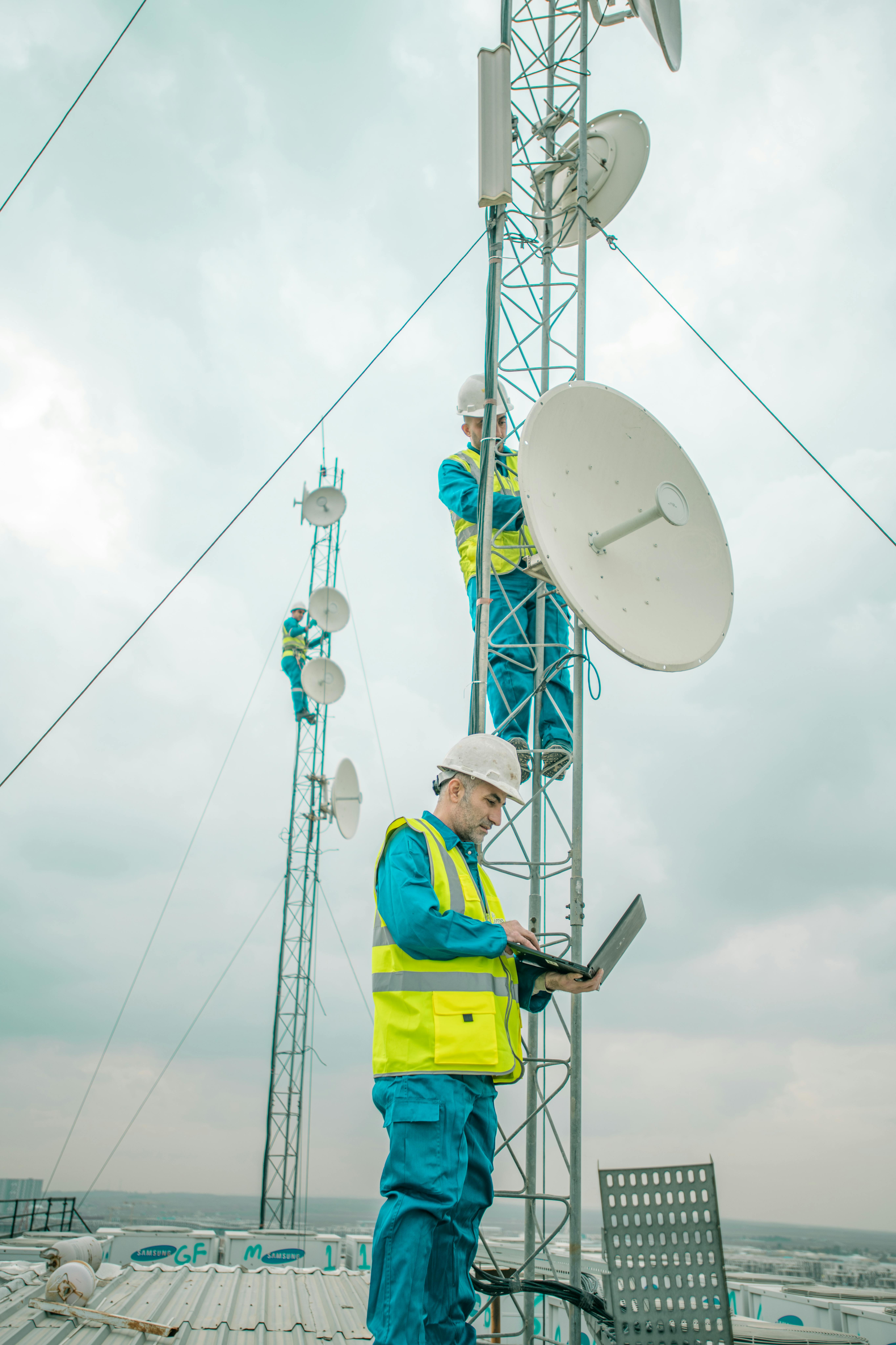 Employee Reactions to Digital Transformation in Performance Management Systems: Insights from the Telecommunications Industry of Bangladesh Banner