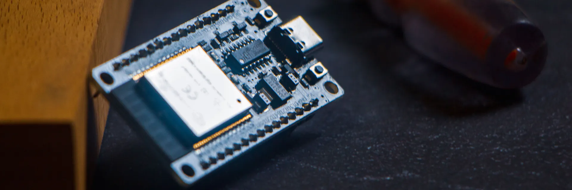 Artificial Intelligence-Enabled Hybrid Nanomaterial Smart Antennas with Multi-Source Energy Harvesting for Autonomous Biomedical and IoT Networks Banner