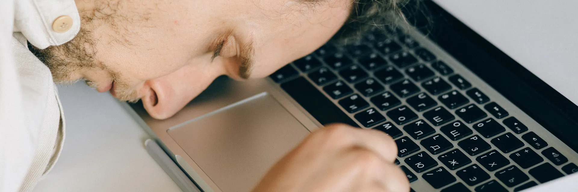Revisión Sistemática: Detección del burnout Mediante Machine Learning en Profesionales Tecnológicos y su Impacto en el Desempeño Laboral Banner